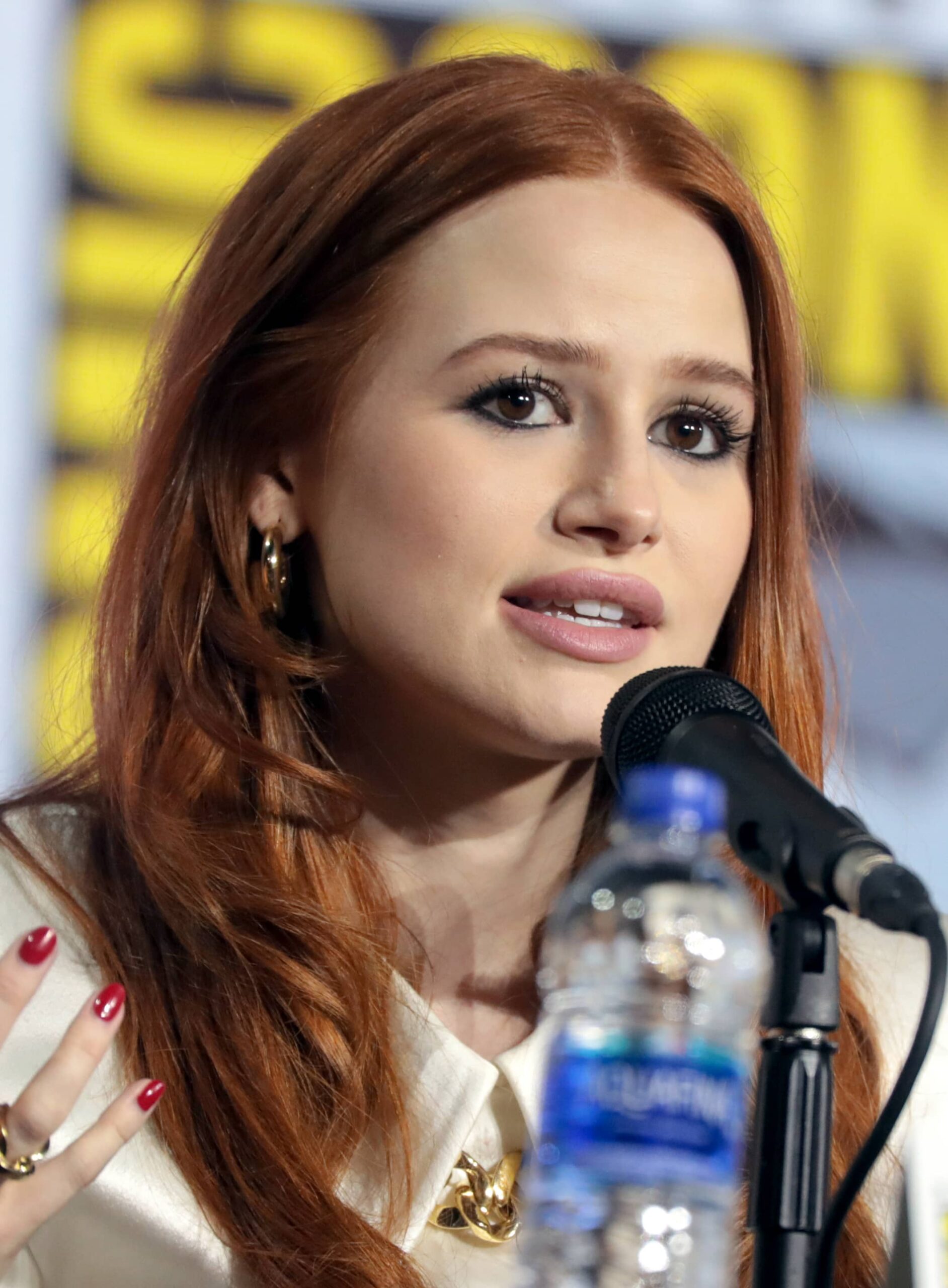7 Celebrity Redheads with Brown Eyes we know you'll love