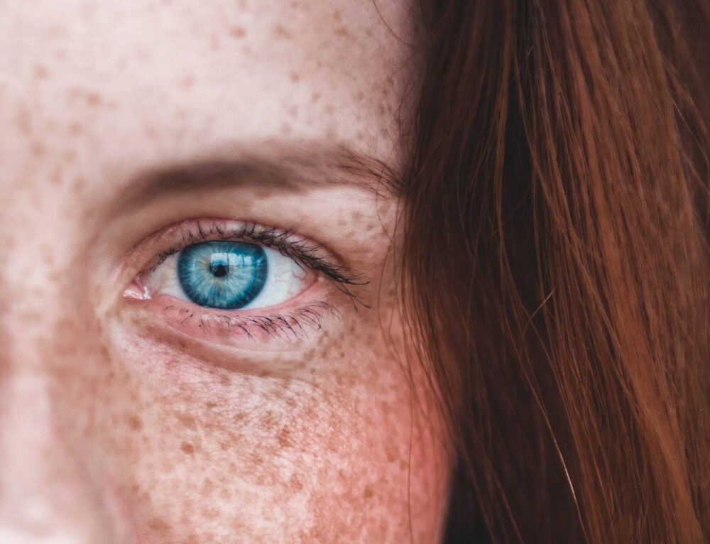 6 Facts about redheads with blue eyes & why you should date them
