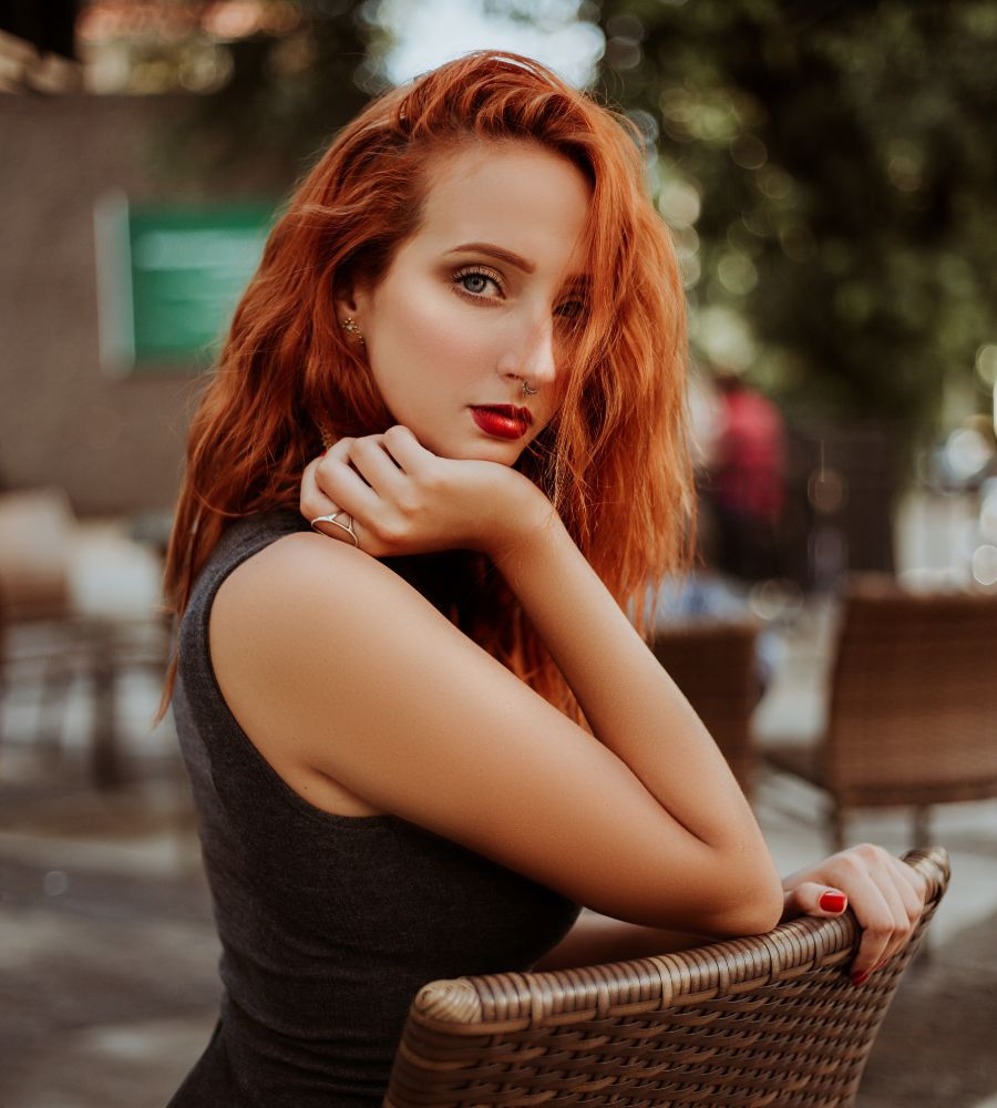 6 facts about redheads with green eyes & why you must date them