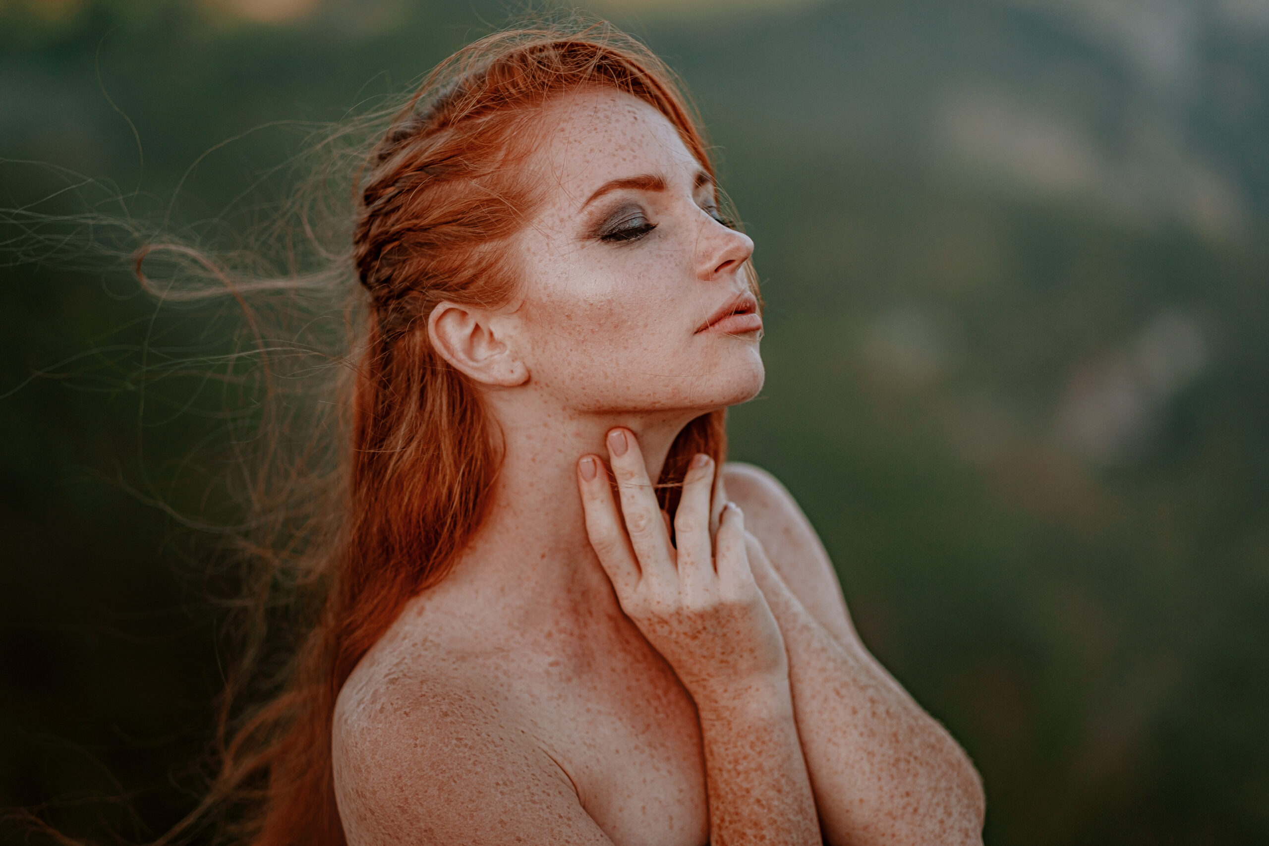 Attract a Redhead Woman - redhead model posing