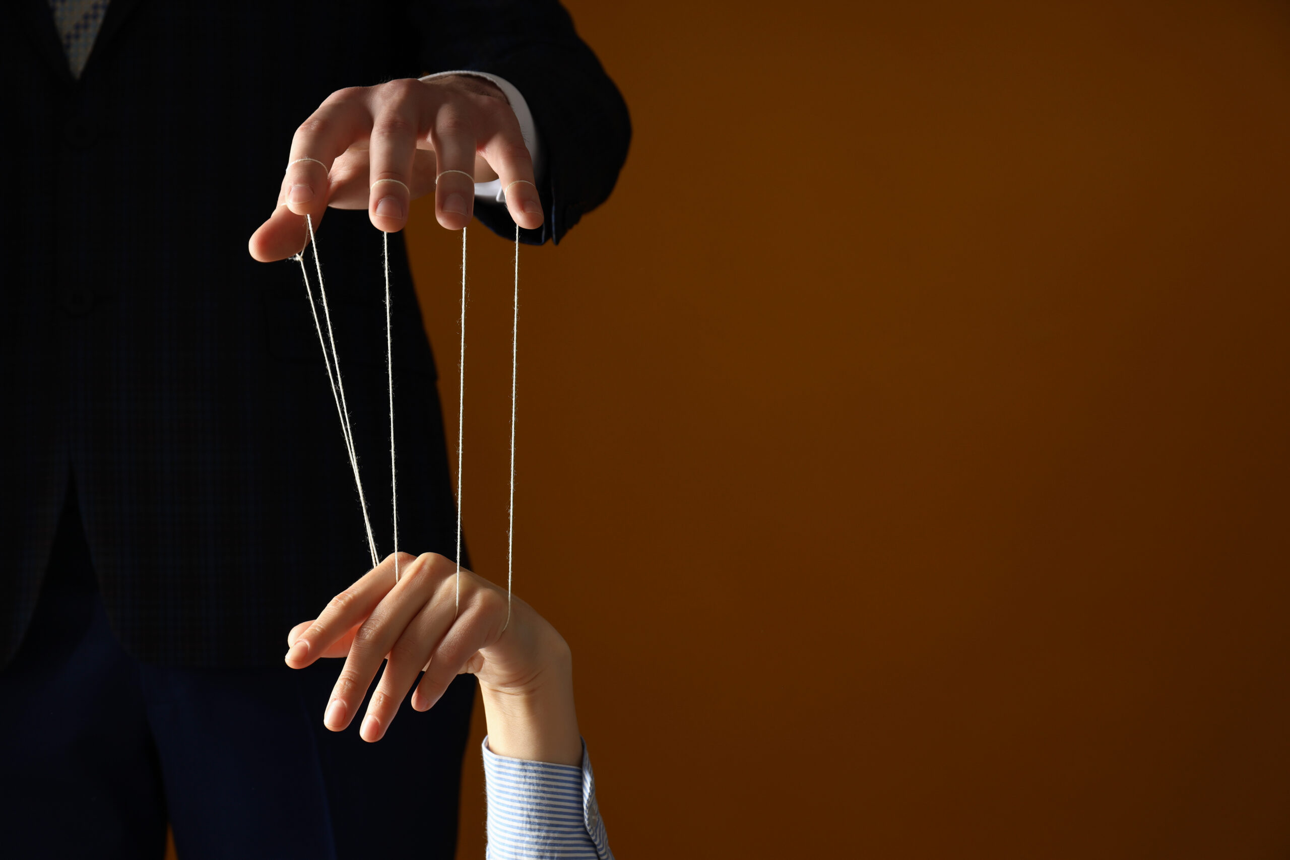 Controlling Partner Behaviour Signs - concept on control