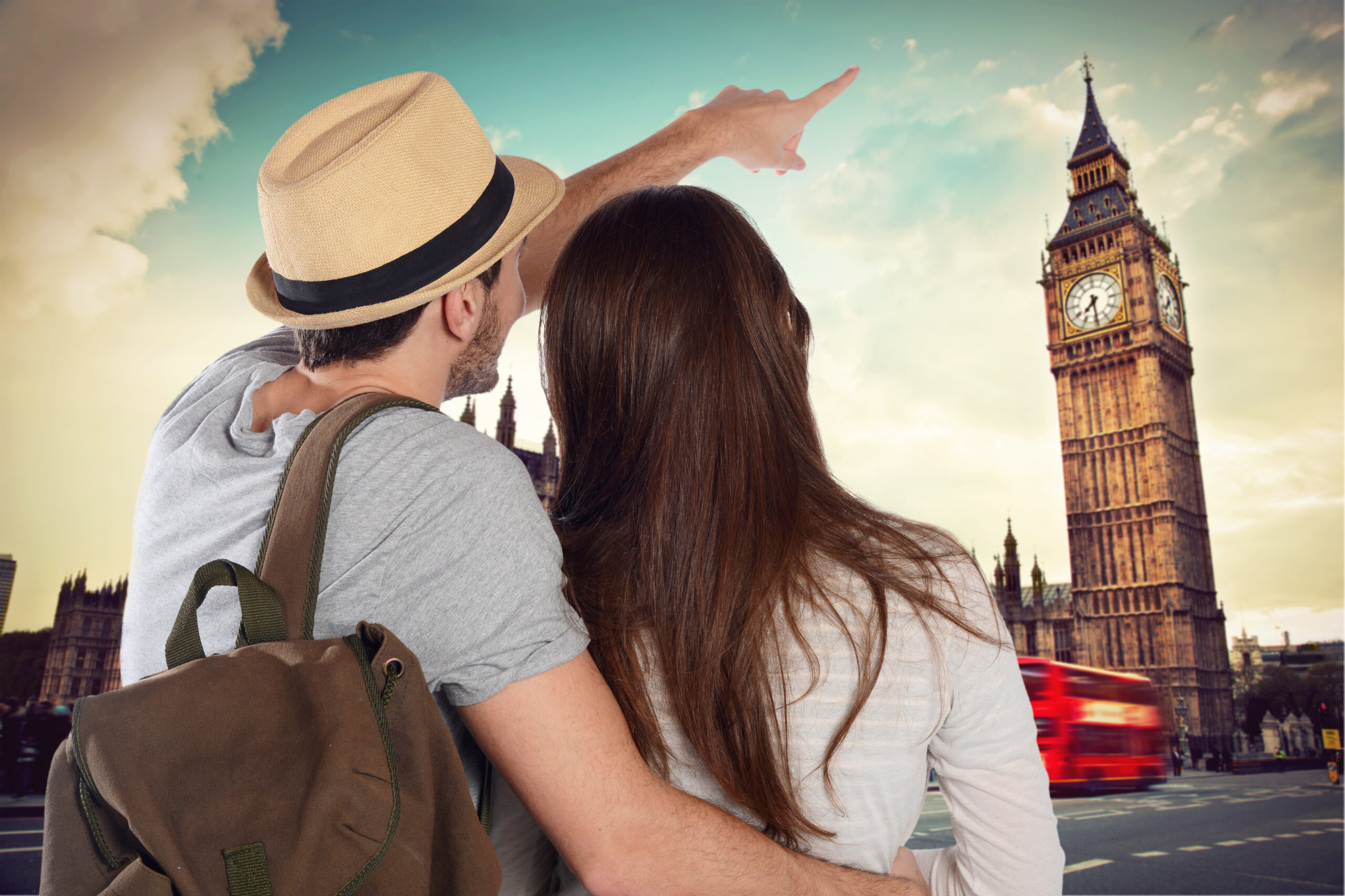 Best Time for London Dates - couple travelling around London