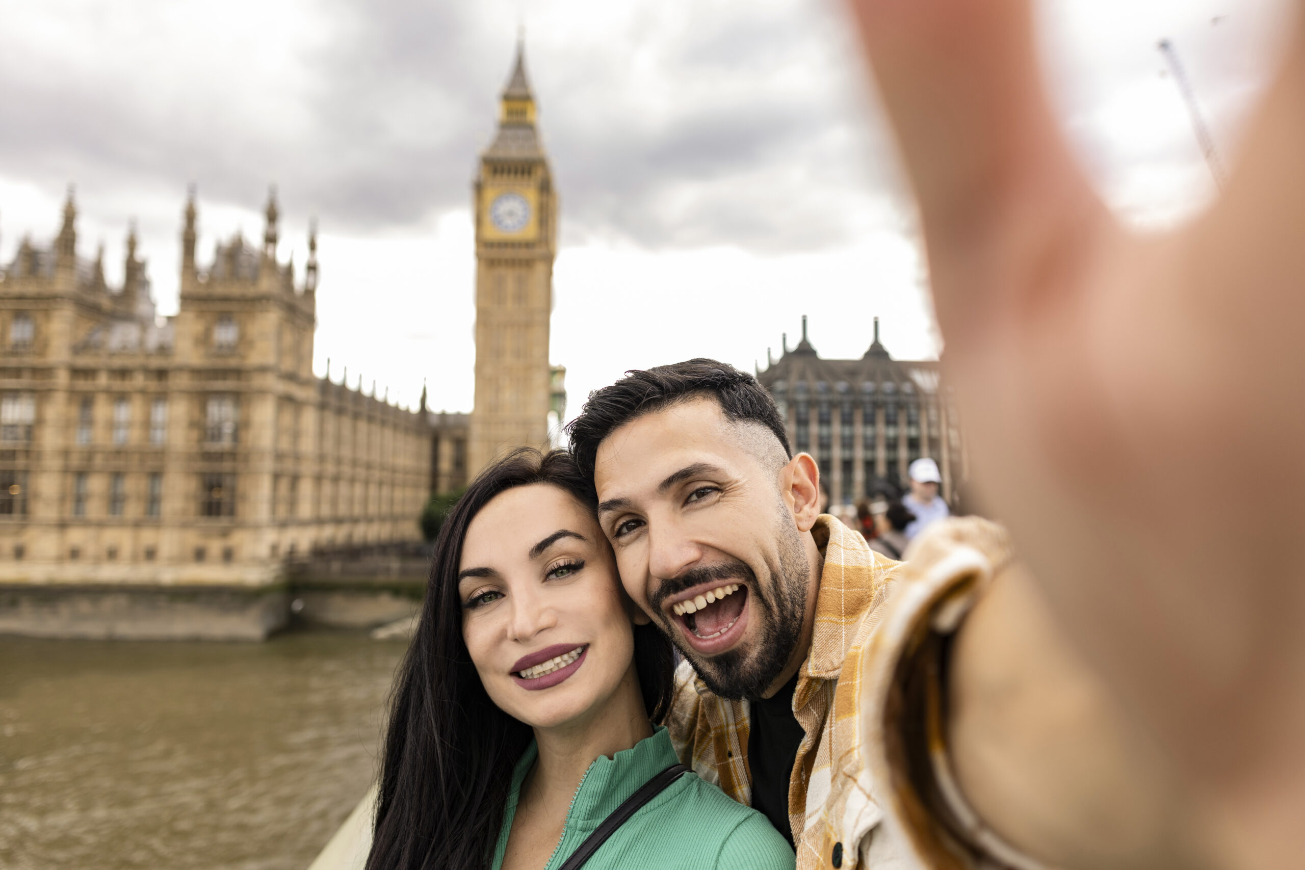 Who Pays on London Dates - smiling couple selfie